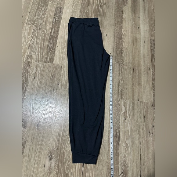 Vuori Performance Jogger Navy - Picture 6 of 7